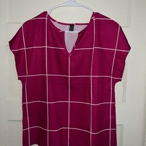 Women's Magenta Grid-Print V-Neck Top